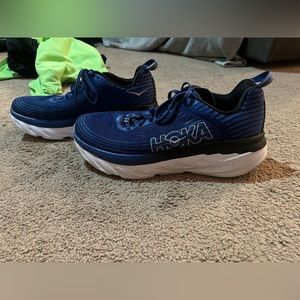 Men’s size 9.5 bondi 6 hoka shoes